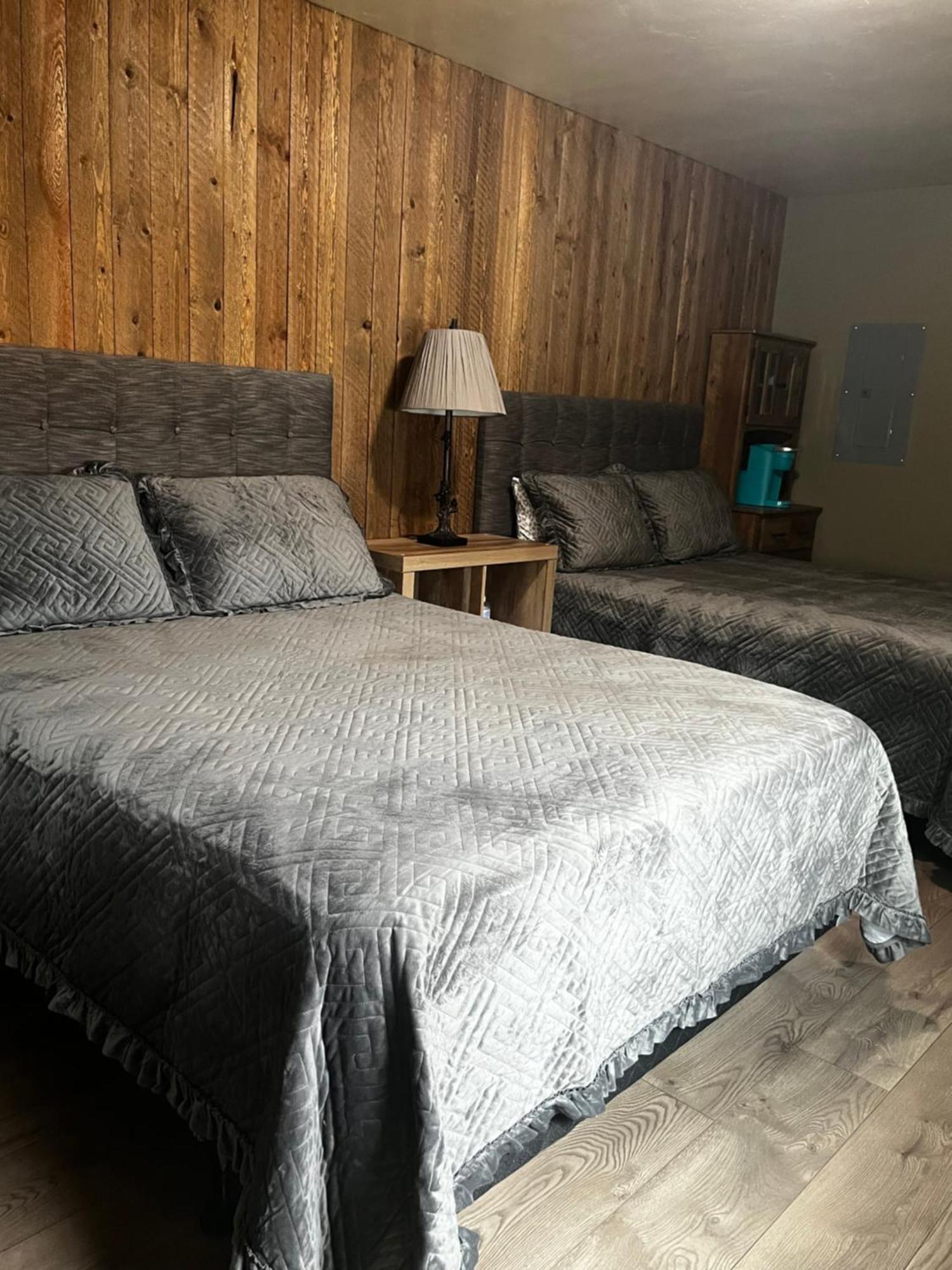 Parkway Yellowstone Guest House Room #2 Gardiner Exterior photo